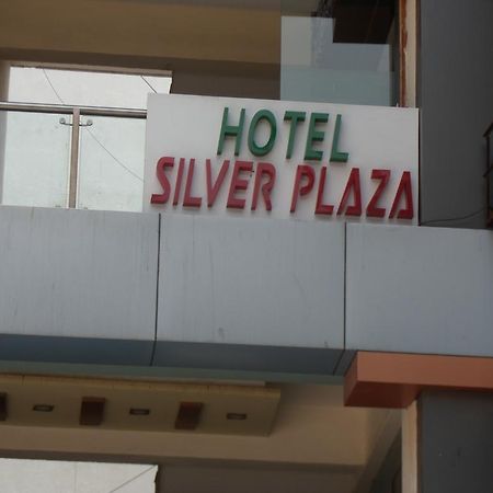 Hotel Silver Plaza Ahmedabad Bagian luar foto