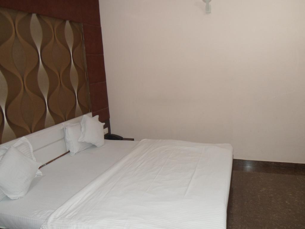 Hotel Silver Plaza Ahmedabad Ruang foto