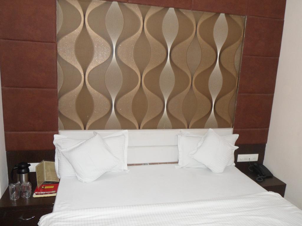 Hotel Silver Plaza Ahmedabad Ruang foto