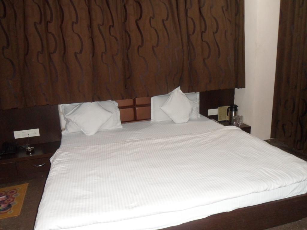 Hotel Silver Plaza Ahmedabad Ruang foto