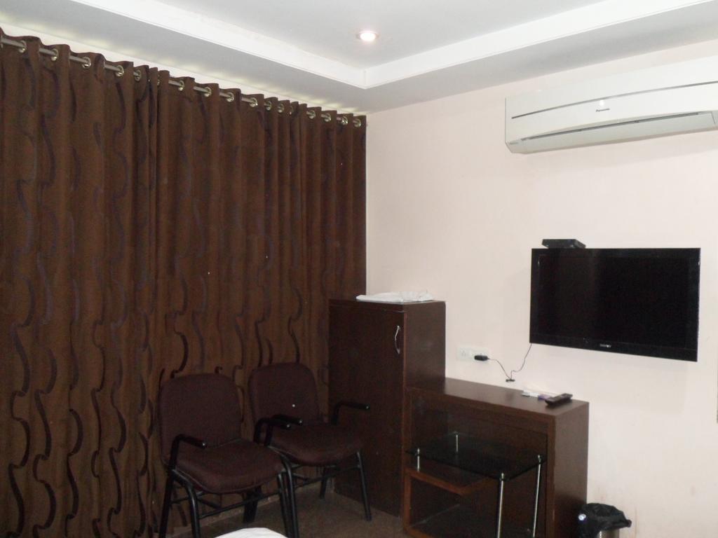 Hotel Silver Plaza Ahmedabad Ruang foto