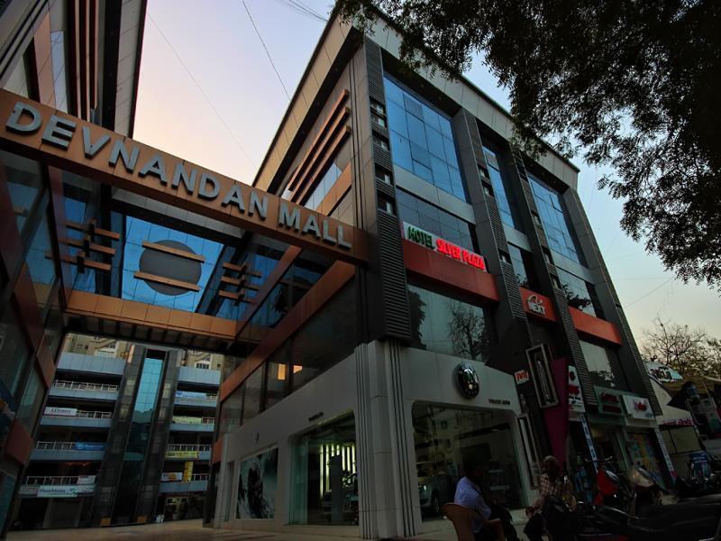 Hotel Silver Plaza Ahmedabad Bagian luar foto