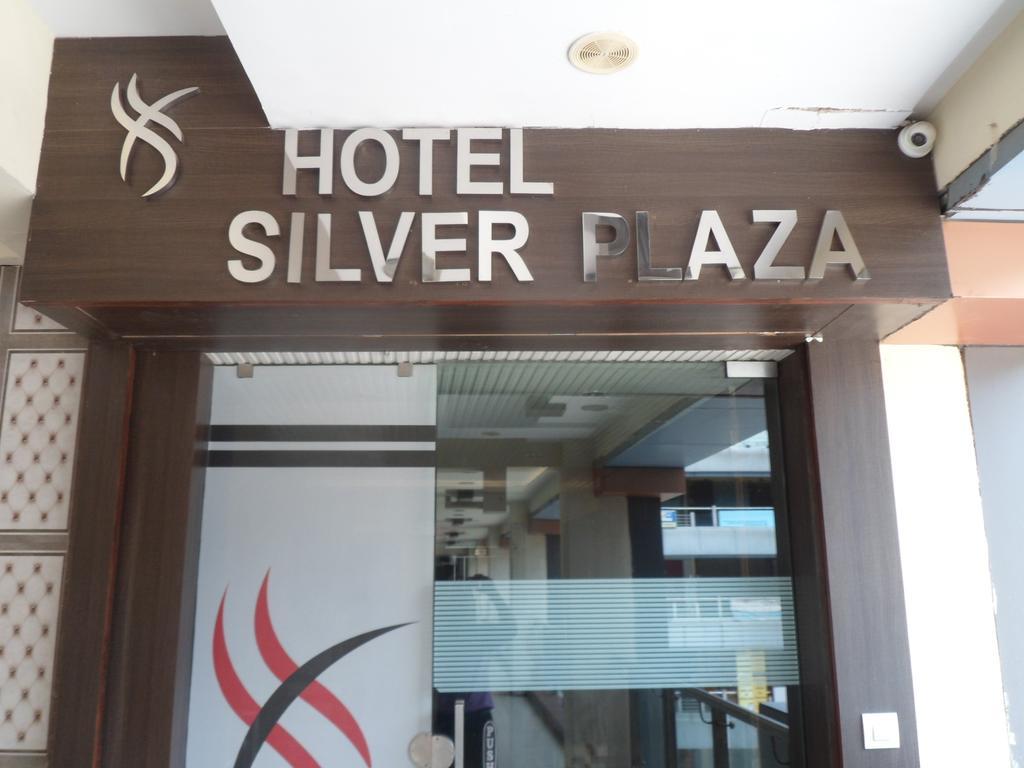 Hotel Silver Plaza Ahmedabad Bagian luar foto