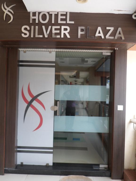 Hotel Silver Plaza Ahmedabad Bagian luar foto